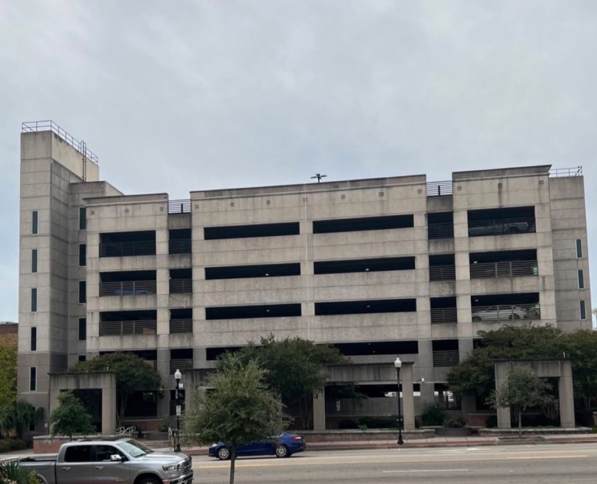 Building facade before pressure washing — dirty, stained concrete